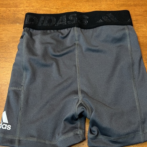 ADIDAS SHORT SIZE XS - Picture 2 of 5